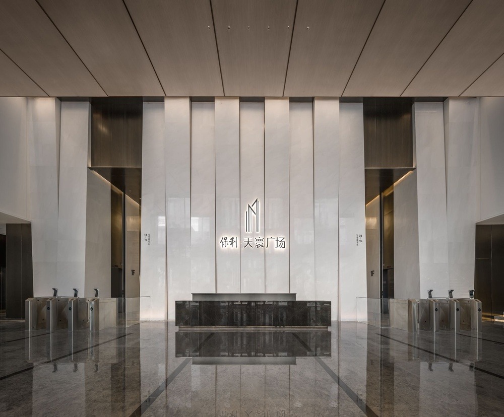 保利天寰广场大堂图